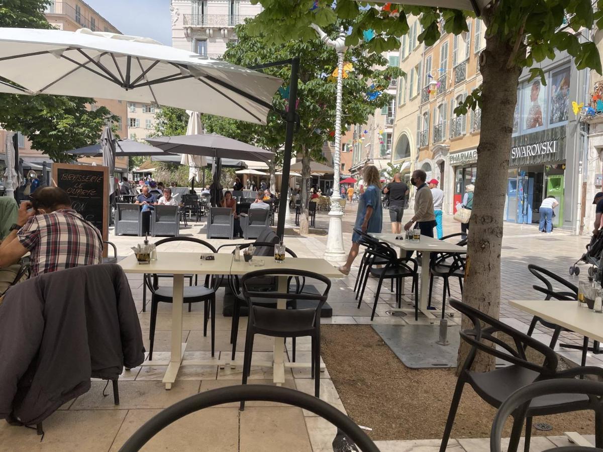 Appartement Mignon Calme Douillet Ascenseur Clim Etage Eleve Proche Parking Et Toutes Commodites Au Coeur Du Toulon Historique المظهر الخارجي الصورة